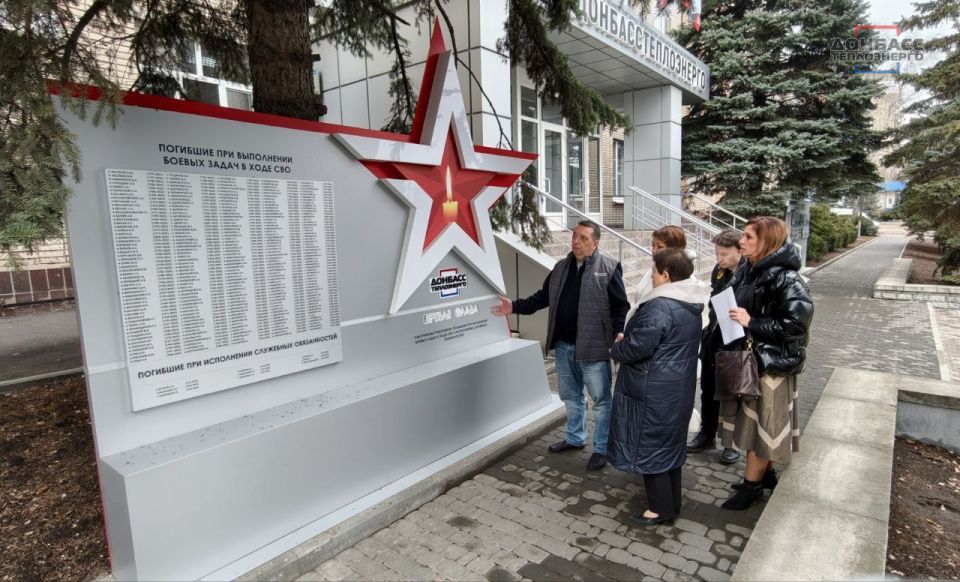 РАБОЧАЯ ВСТРЕЧА С РУКОВОДСТВОМ МИНИСТЕРСТВА ТРУДА И СОЦИАЛЬНОЙ ЗАЩИТЫ ДНР РАБОЧАЯ ВСТРЕЧА С РУКОВОДСТВОМ МИНИСТЕРСТВА ТРУДА И СОЦИАЛЬНОЙ ЗАЩИТЫ ДНР