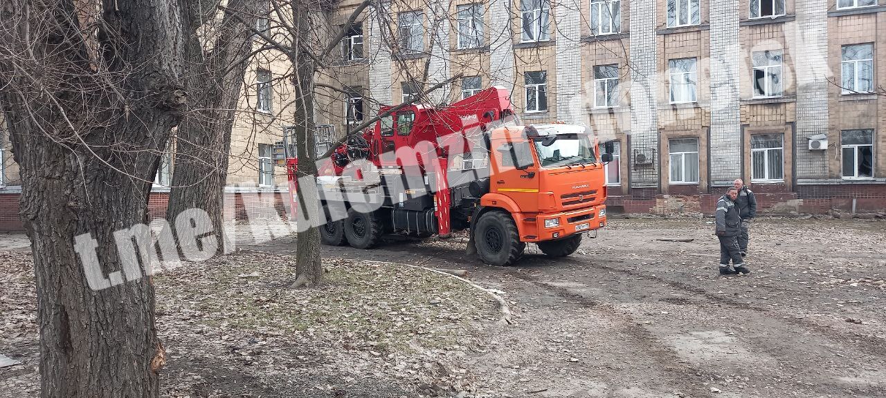 Алексей Кулемзин: Устранение последствий вражеской атаки в Киевском районе Алексей Кулемзин: Устранение последствий вражеской атаки в Киевском районе