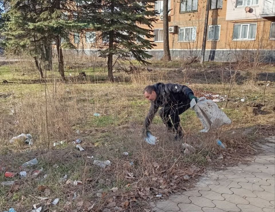 Сегодня, 10 марта, силами Макеевского филиала НКО «Единый региональный фонд по управлению многоквартирными домами на территории Донецкой Народной Республики» проводятся работы по уборке видимого мусора на придомовых... Сегодня, 10 марта, силами Макеевского филиала НКО «Единый региональный фонд по управлению многоквартирными домами на территории Донецкой Народной Республики» проводятся работы по уборке видимого мусора на придомовых...
