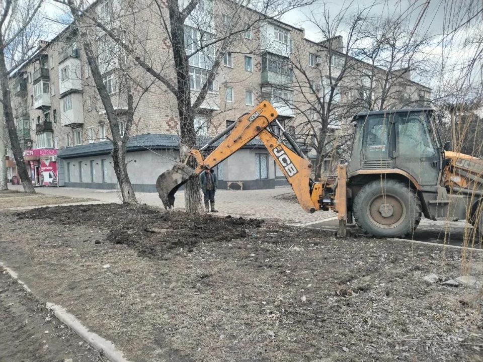 Аварийно-восстановительный отряд из Кузбасса продолжает помогать Горловке Аварийно-восстановительный отряд из Кузбасса продолжает помогать Горловке