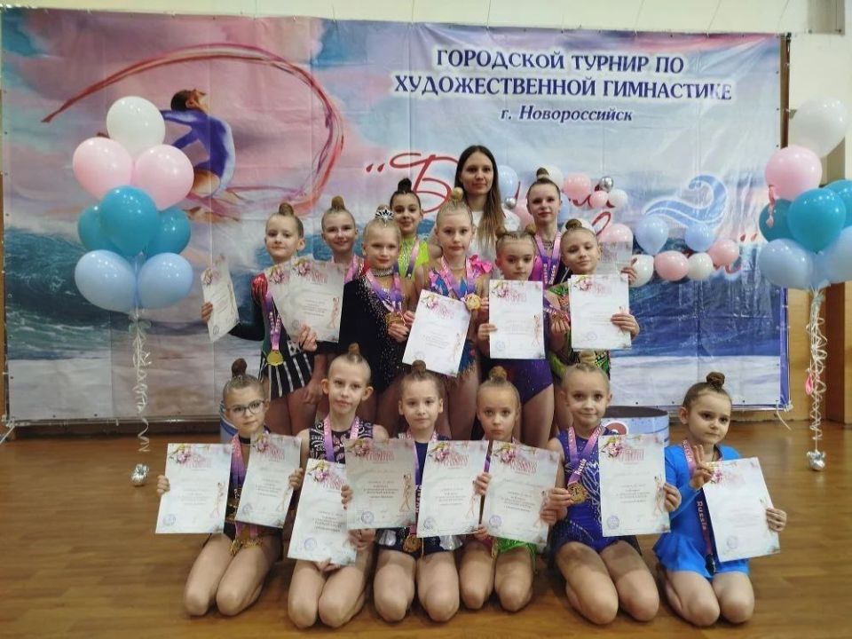 Александр Шатов: Шахтерские гимнастки приняли участие в фестивале по художественной гимнастике в Новороссийске Александр Шатов: Шахтерские гимнастки приняли участие в фестивале по художественной гимнастике в Новороссийске