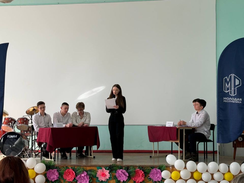 Сегодня ученики 10-11 классов ГБОУ «Мироновская школа №9» достойно представили нашу школу на муниципальном этапе «Лиги ораторов» в г. Дебальцево Сегодня ученики 10-11 классов ГБОУ «Мироновская школа №9» достойно представили нашу школу на муниципальном этапе «Лиги ораторов» в г. Дебальцево