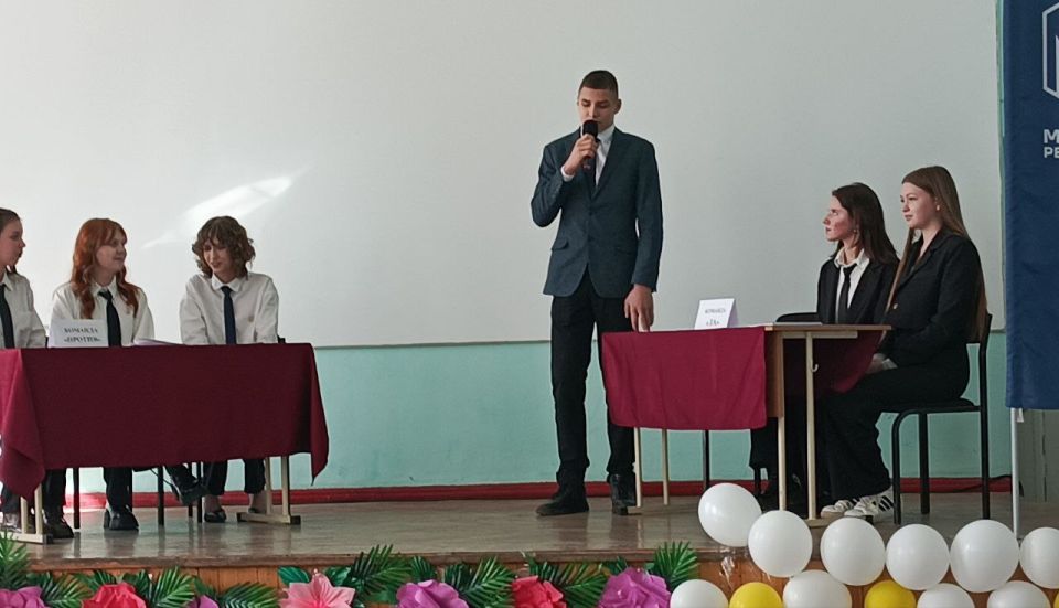 С честью и достоинством представили нашу школу на муниципальном этапе престижного конкурса «Лига ораторов» в городе Дебальцево учащиеся 9 класса ГБОУ «Мироновская школа № 10» С честью и достоинством представили нашу школу на муниципальном этапе престижного конкурса «Лига ораторов» в городе Дебальцево учащиеся 9 класса ГБОУ «Мироновская школа № 10»