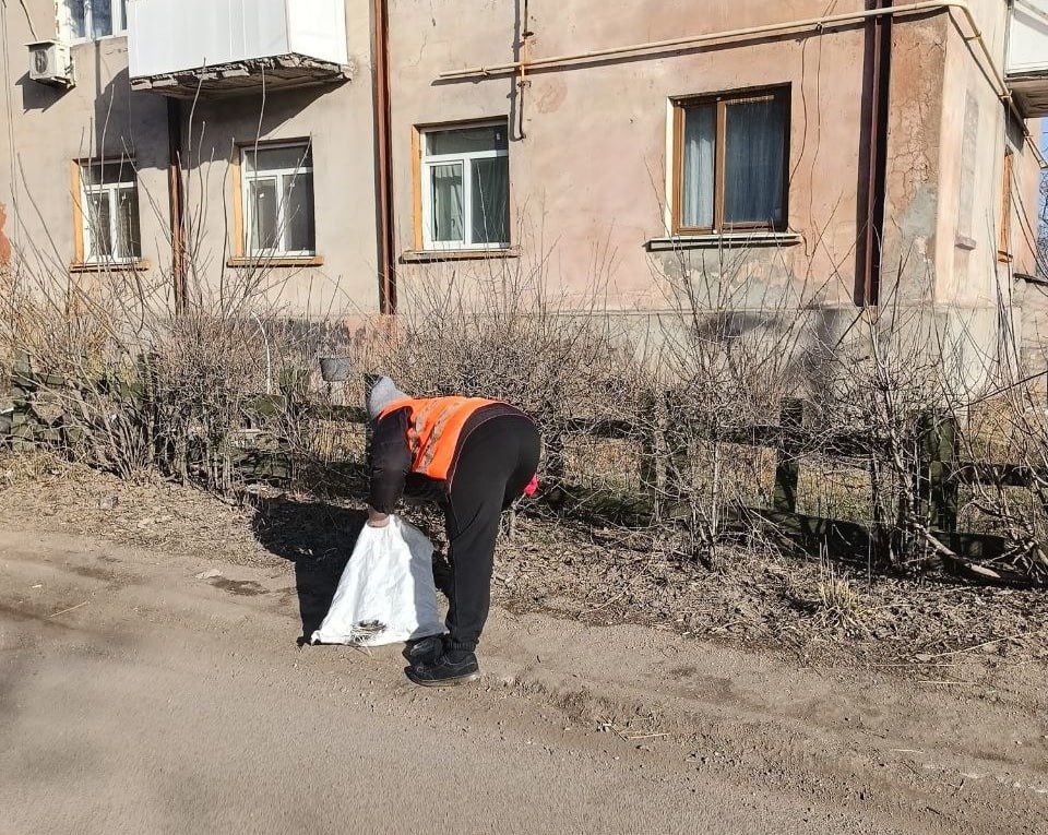Сегодня, 10 марта, силами Макеевского филиала НКО «Единый региональный фонд по управлению многоквартирными домами на территории Донецкой Народной Республики» проводятся работы по уборке видимого мусора на придомовых... Сегодня, 10 марта, силами Макеевского филиала НКО «Единый региональный фонд по управлению многоквартирными домами на территории Донецкой Народной Республики» проводятся работы по уборке видимого мусора на придомовых...