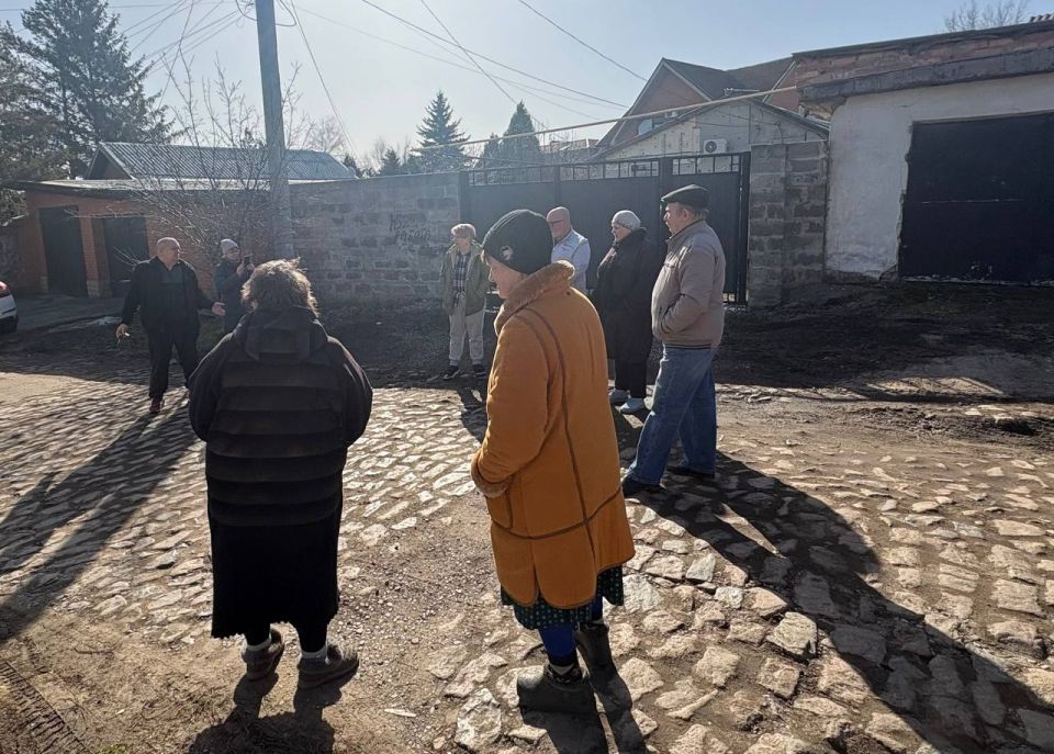 По поручению Главы ДНР Дениса Пушилина в Ленинском районе 10.03.2026 по адресу: г. Донецк, ул. Цветная,8 состоялась встреча с жителями По поручению Главы ДНР Дениса Пушилина в Ленинском районе 10.03.2026 по адресу: г. Донецк, ул. Цветная,8 состоялась встреча с жителями