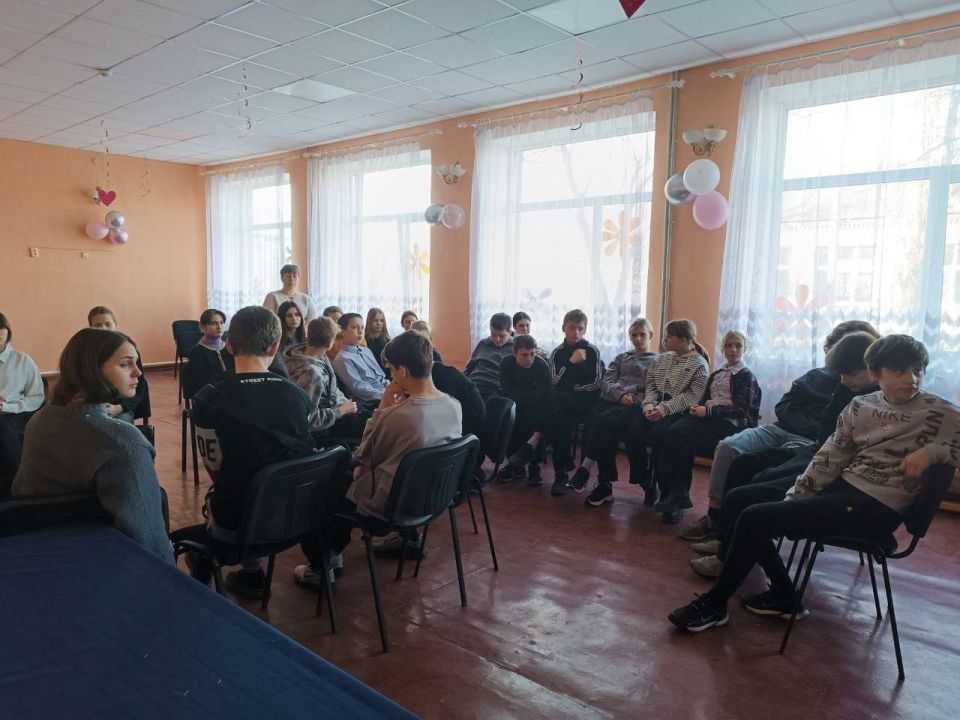 В Енакиево прошли дебаты «Ораторы нового поколения» В Енакиево прошли дебаты «Ораторы нового поколения»