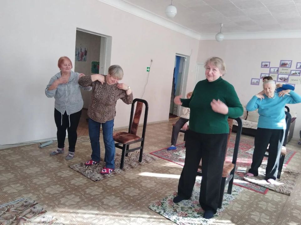 Суставная гимнастика для активного долголетия в Центре соцобслуживания Макеевки Суставная гимнастика для активного долголетия в Центре соцобслуживания Макеевки