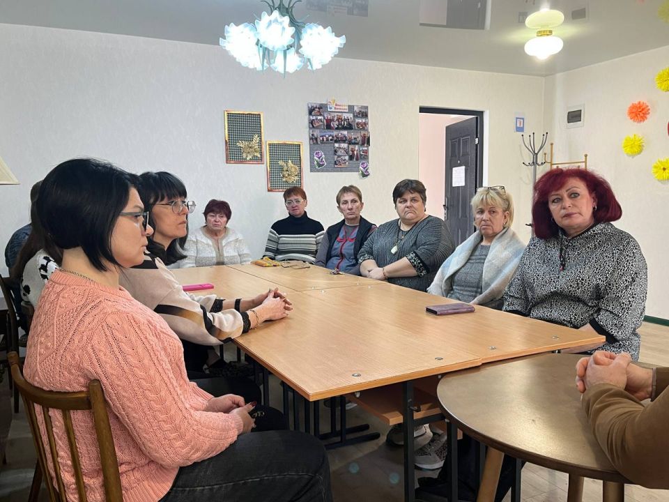 10 марта, первый заместитель главы администрации городского округа Дебальцево Максим Вельма провел рабочую встречу с трудовым коллективом Государственного бюджетного учреждения социального обслуживания «Центр социального... 10 марта, первый заместитель главы администрации городского округа Дебальцево Максим Вельма провел рабочую встречу с трудовым коллективом Государственного бюджетного учреждения социального обслуживания «Центр социального...