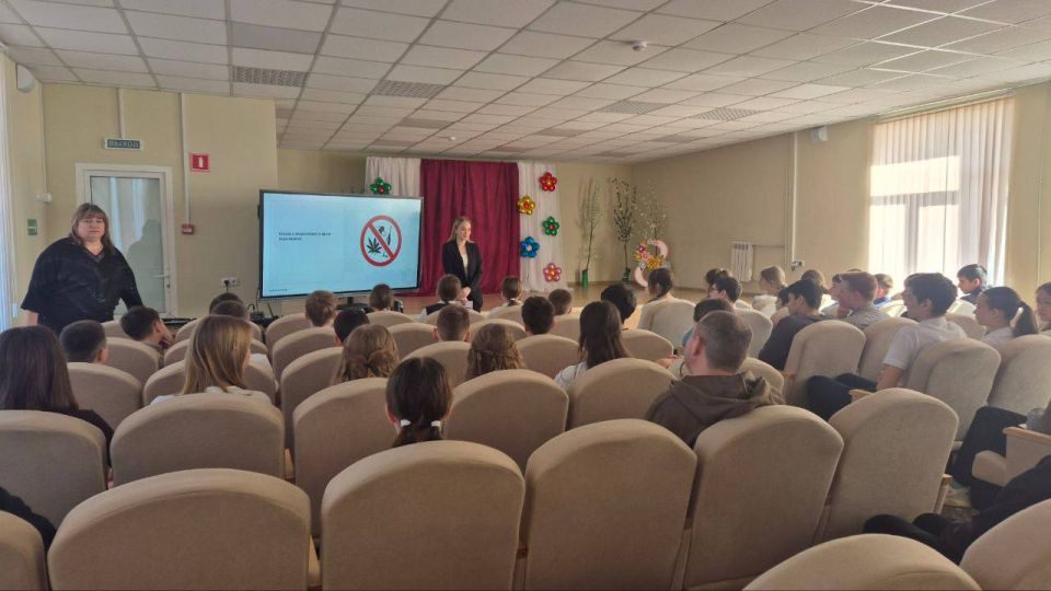 В Мангушской школе №2 прошла беседа о вреде наркомании В Мангушской школе №2 прошла беседа о вреде наркомании