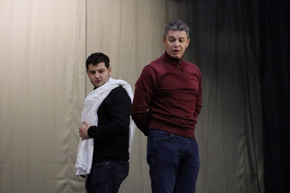 Меньше трех недель до премьеры: в мариупольском драмтеатре репетируют «Мастера и Маргариту» Меньше трех недель до премьеры: в мариупольском драмтеатре репетируют «Мастера и Маргариту»