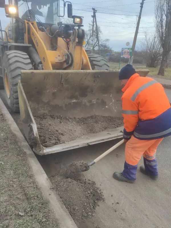Активно наводим порядок на дорогах после зимы Активно наводим порядок на дорогах после зимы