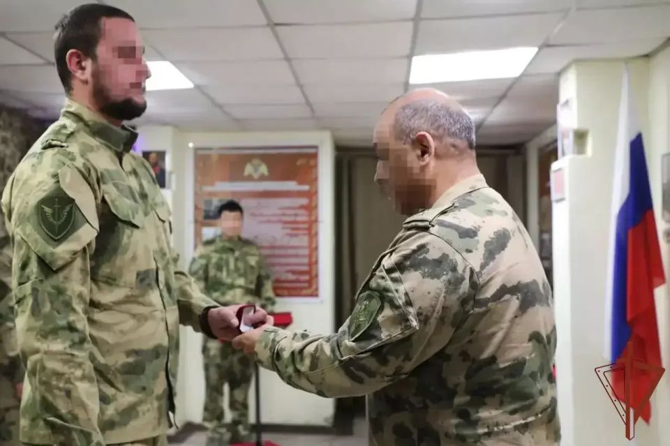Военнослужащим и сотрудникам Росгвардии в ДНР вручены награды Военнослужащим и сотрудникам Росгвардии в ДНР вручены награды