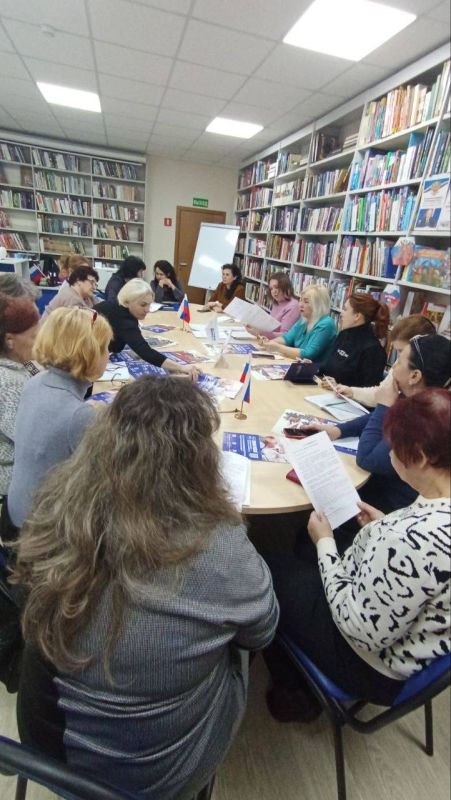 Заместитель главы администрации, исполнительный секретарь Мангушского местного отделения Наталья Тосхопаран провела встречу с сотрудниками МБУ «Мангушская централизованная библиотечная система» Заместитель главы администрации, исполнительный секретарь Мангушского местного отделения Наталья Тосхопаран провела встречу с сотрудниками МБУ «Мангушская централизованная библиотечная система»