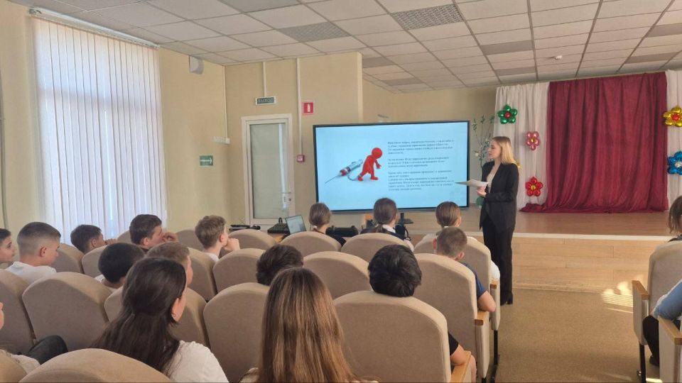 В Мангушской школе №2 прошла беседа о вреде наркомании В Мангушской школе №2 прошла беседа о вреде наркомании