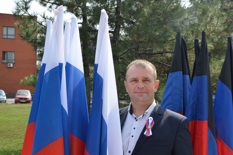 Сегодня мы вспоминаем Алексея Михайловича Линёва — Героя СВО, первого руководителя юнармейского отделения в Макеевке Сегодня мы вспоминаем Алексея Михайловича Линёва — Героя СВО, первого руководителя юнармейского отделения в Макеевке