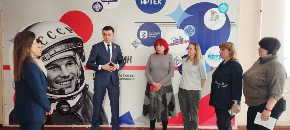 Сегодня, 10 марта, депутат Макеевского городского совета Татьяна Репунова провела встречу с коллективом "Городской общественной организации женщин Макеевки", в рамках поручения Главы ДНР Дениса Пушилина Сегодня, 10 марта, депутат Макеевского городского совета Татьяна Репунова провела встречу с коллективом "Городской общественной организации женщин Макеевки", в рамках поручения Главы ДНР Дениса Пушилина