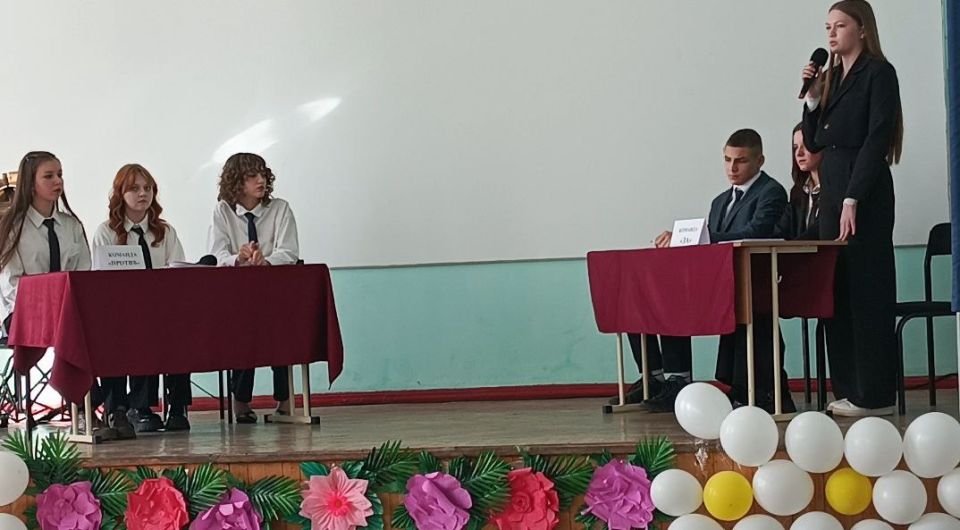 С честью и достоинством представили нашу школу на муниципальном этапе престижного конкурса «Лига ораторов» в городе Дебальцево учащиеся 9 класса ГБОУ «Мироновская школа № 10» С честью и достоинством представили нашу школу на муниципальном этапе престижного конкурса «Лига ораторов» в городе Дебальцево учащиеся 9 класса ГБОУ «Мироновская школа № 10»