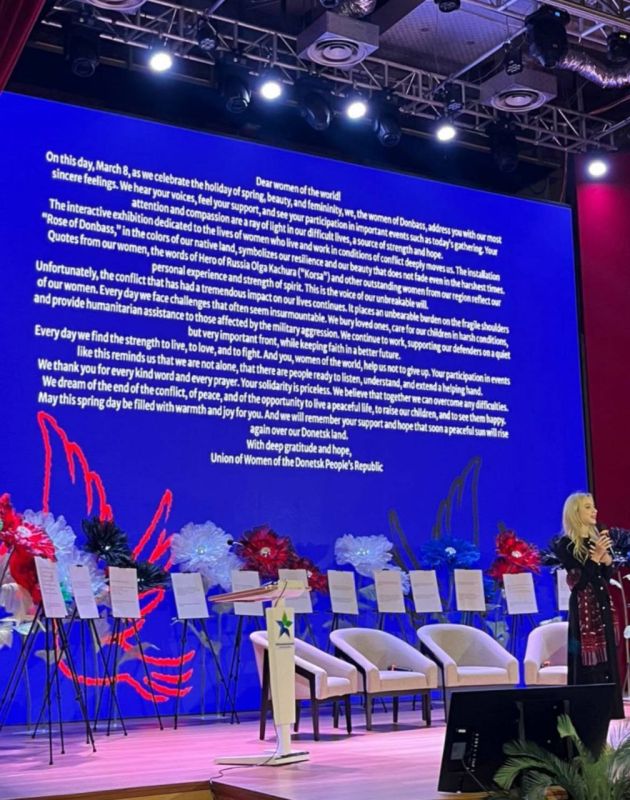 Женщины ДНР благодарят мир за поддержку: «Розы мира» в Индонезии Женщины ДНР благодарят мир за поддержку: «Розы мира» в Индонезии