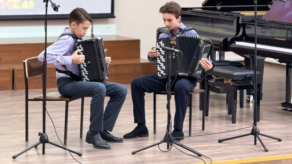 МУЗЫКА ВЕСНЫ. В рамках партийного проекта «Культура малой Родины» в стенах ДШИ «Симфония Приморья» прозвучали первые весенние аккорды — состоялся праздничный концерт, посвященный Международному женскому дню МУЗЫКА ВЕСНЫ. В рамках партийного проекта «Культура малой Родины» в стенах ДШИ «Симфония Приморья» прозвучали первые весенние аккорды — состоялся праздничный концерт, посвященный Международному женскому дню