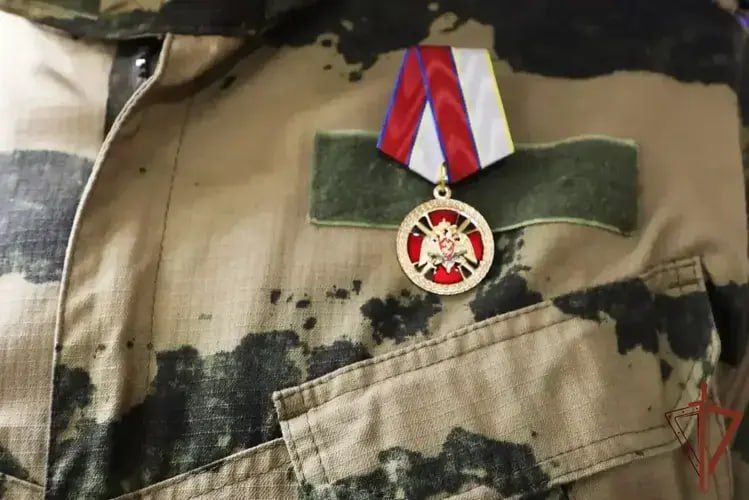 Военнослужащим и сотрудникам Росгвардии в ДНР вручены награды Военнослужащим и сотрудникам Росгвардии в ДНР вручены награды