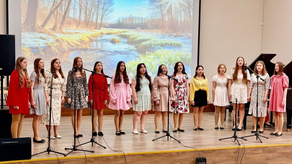 МУЗЫКА ВЕСНЫ. В рамках партийного проекта «Культура малой Родины» в стенах ДШИ «Симфония Приморья» прозвучали первые весенние аккорды — состоялся праздничный концерт, посвященный Международному женскому дню МУЗЫКА ВЕСНЫ. В рамках партийного проекта «Культура малой Родины» в стенах ДШИ «Симфония Приморья» прозвучали первые весенние аккорды — состоялся праздничный концерт, посвященный Международному женскому дню