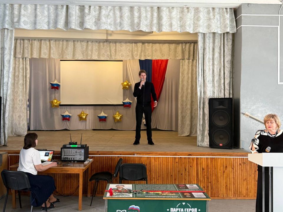 Руководитель Управы Центрально-Городского района Алексей Еськов принял участие в мероприятии в рамках Всероссийского патриотического проекта «Парта Героя», входящего в образовательный партийный проект Единой России -... Руководитель Управы Центрально-Городского района Алексей Еськов принял участие в мероприятии в рамках Всероссийского патриотического проекта «Парта Героя», входящего в образовательный партийный проект Единой России -...