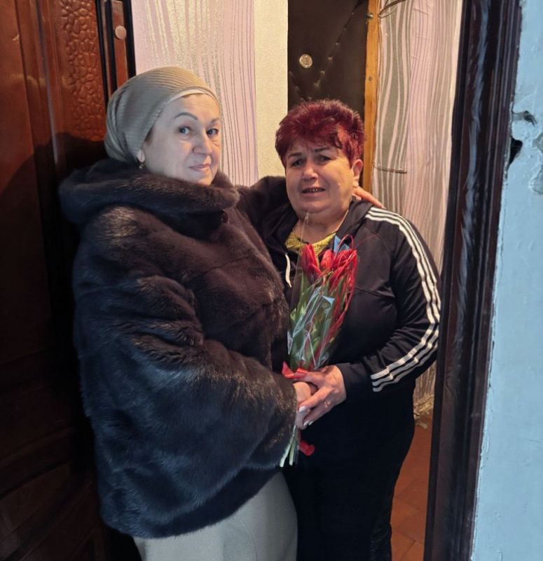 «Цветы мамам Героев»: трогательная акция 8 марта в Горловке «Цветы мамам Героев»: трогательная акция 8 марта в Горловке