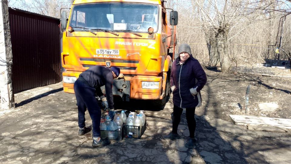 Сегодня, 11 марта, в Кировском внутригородском районе, согласно поступившим заявкам, был организован подвоз воды для жителей домов, в которые в установленный графиком день не поступила вода Сегодня, 11 марта, в Кировском внутригородском районе, согласно поступившим заявкам, был организован подвоз воды для жителей домов, в которые в установленный графиком день не поступила вода