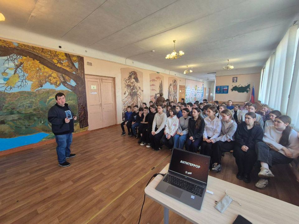 В Андреевской школе состоялась встреча учащихся с сотрудниками Администрации Тельмановского муниципального округа В Андреевской школе состоялась встреча учащихся с сотрудниками Администрации Тельмановского муниципального округа