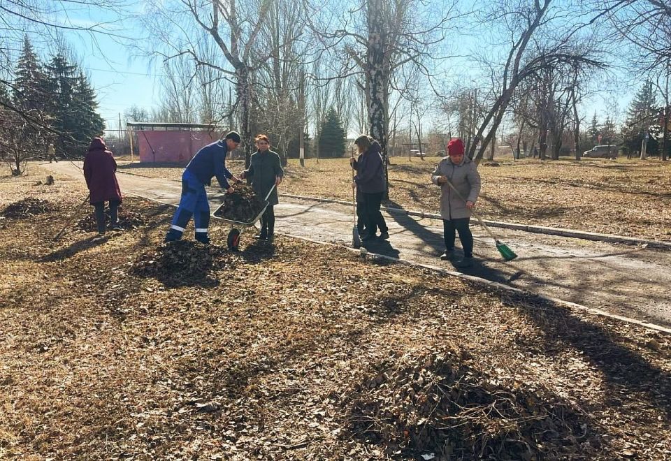 Роман Конев: В Калининском районе проходят субботники в рамках проекта «Городская среда», инициированного партией «Единая Россия» Роман Конев: В Калининском районе проходят субботники в рамках проекта «Городская среда», инициированного партией «Единая Россия»