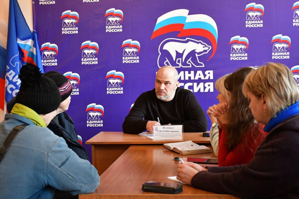 Глава муниципального образования городского округа Дебальцево, секретарь местного отделения партии «Единая Россия» Сергей Желновач провел очередной прием граждан по личным вопросам Глава муниципального образования городского округа Дебальцево, секретарь местного отделения партии «Единая Россия» Сергей Желновач провел очередной прием граждан по личным вопросам