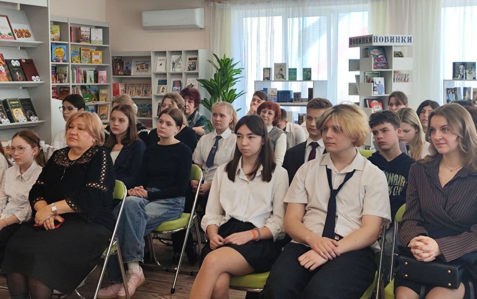 11 марта в читальном зале Центральной городской модельной библиотеки состоялся муниципальный этап 15 юбилейного сезона Всероссийского конкурса юных чтецов «Живая классика» 11 марта в читальном зале Центральной городской модельной библиотеки состоялся муниципальный этап 15 юбилейного сезона Всероссийского конкурса юных чтецов «Живая классика»