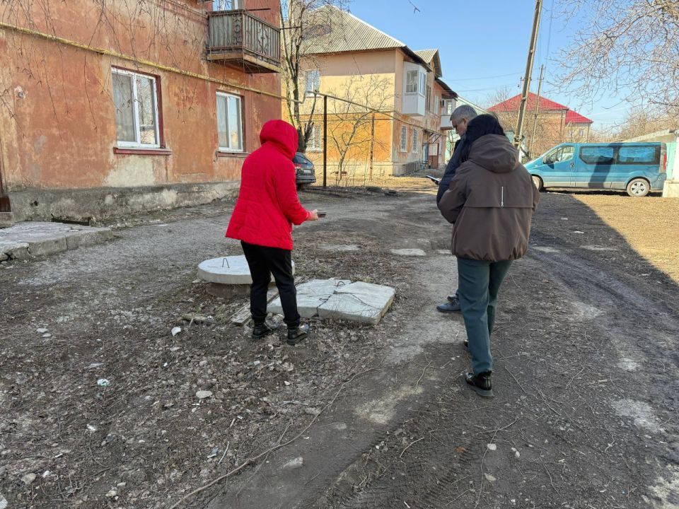 Сегодня, 11 марта, по поручению Главы ДНР Дениса Пушилина, руководитель Управы Кировского внутригородского района Администрации городского округа Макеевка Донецкой Народной Республики провел встречу с жителями на... Сегодня, 11 марта, по поручению Главы ДНР Дениса Пушилина, руководитель Управы Кировского внутригородского района Администрации городского округа Макеевка Донецкой Народной Республики провел встречу с жителями на...