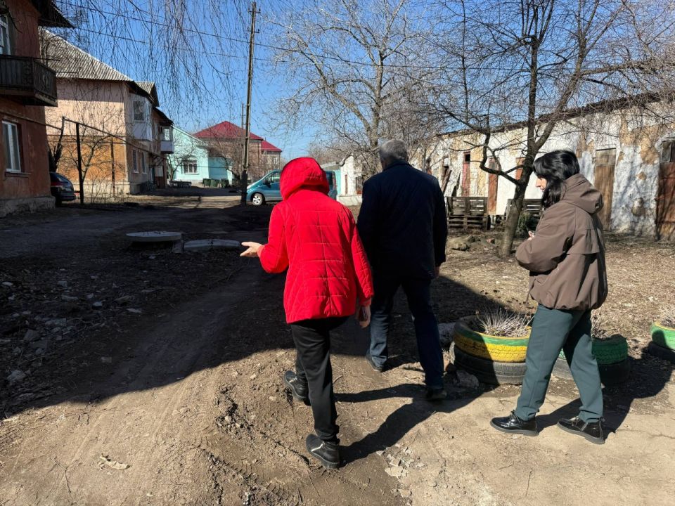 Сегодня, 11 марта, по поручению Главы ДНР Дениса Пушилина, руководитель Управы Кировского внутригородского района Администрации городского округа Макеевка Донецкой Народной Республики провел встречу с жителями на... Сегодня, 11 марта, по поручению Главы ДНР Дениса Пушилина, руководитель Управы Кировского внутригородского района Администрации городского округа Макеевка Донецкой Народной Республики провел встречу с жителями на...