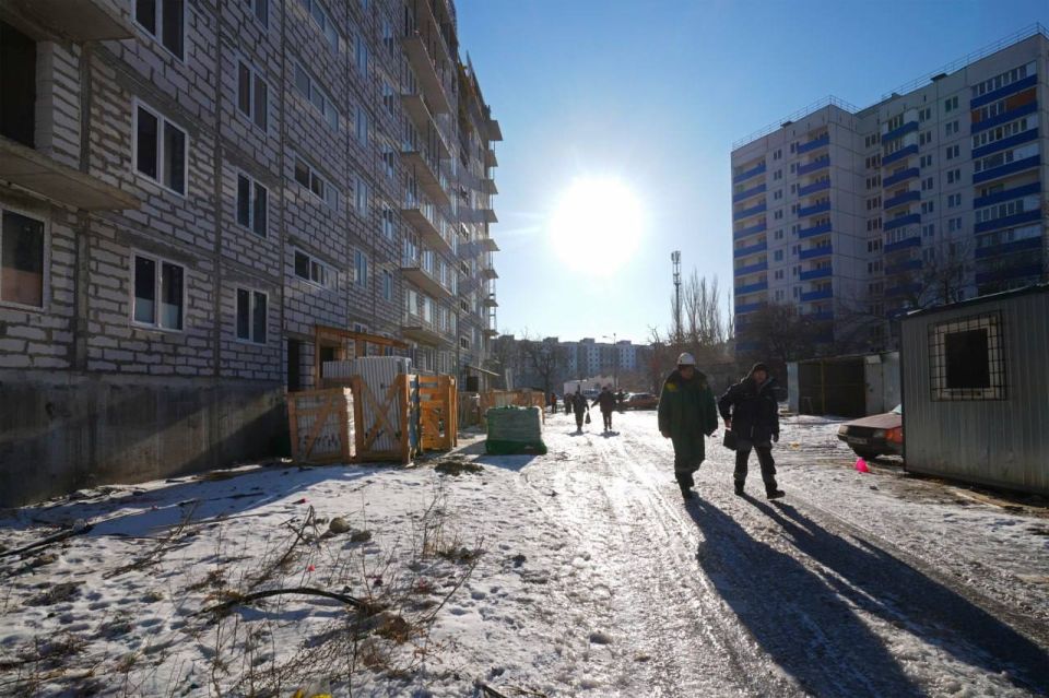 Вместо обгоревших остовов - современные дома: вторую жизнь получили многоэтажки на проспекте Победы в Мариуполе Вместо обгоревших остовов - современные дома: вторую жизнь получили многоэтажки на проспекте Победы в Мариуполе