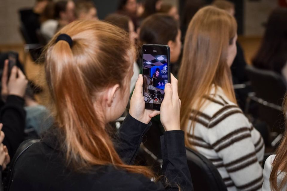 В молодежном центре «30/09» состоялась встреча общественного деятеля и скрипача Петра Лундстрема с представителями студенческого сообщества В молодежном центре «30/09» состоялась встреча общественного деятеля и скрипача Петра Лундстрема с представителями студенческого сообщества