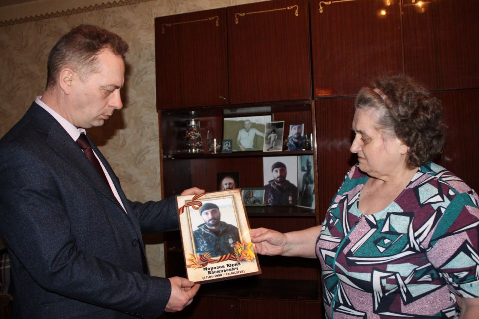 Александр Петрикин: В преддверии дня архивов в администрации округа состоялась передача личных вещей, фотографий военнослужащих в архивный сектор администрации Александр Петрикин: В преддверии дня архивов в администрации округа состоялась передача личных вещей, фотографий военнослужащих в архивный сектор администрации