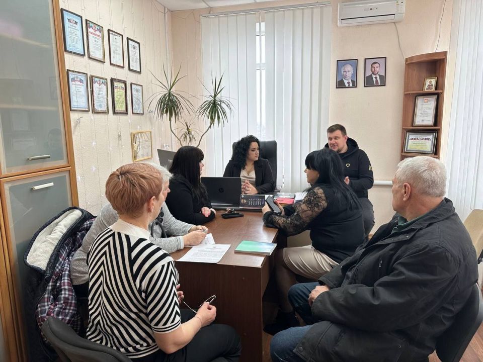 В Докучаевске состоялась важная встреча, объединившая представителей местной власти и активных жителей В Докучаевске состоялась важная встреча, объединившая представителей местной власти и активных жителей