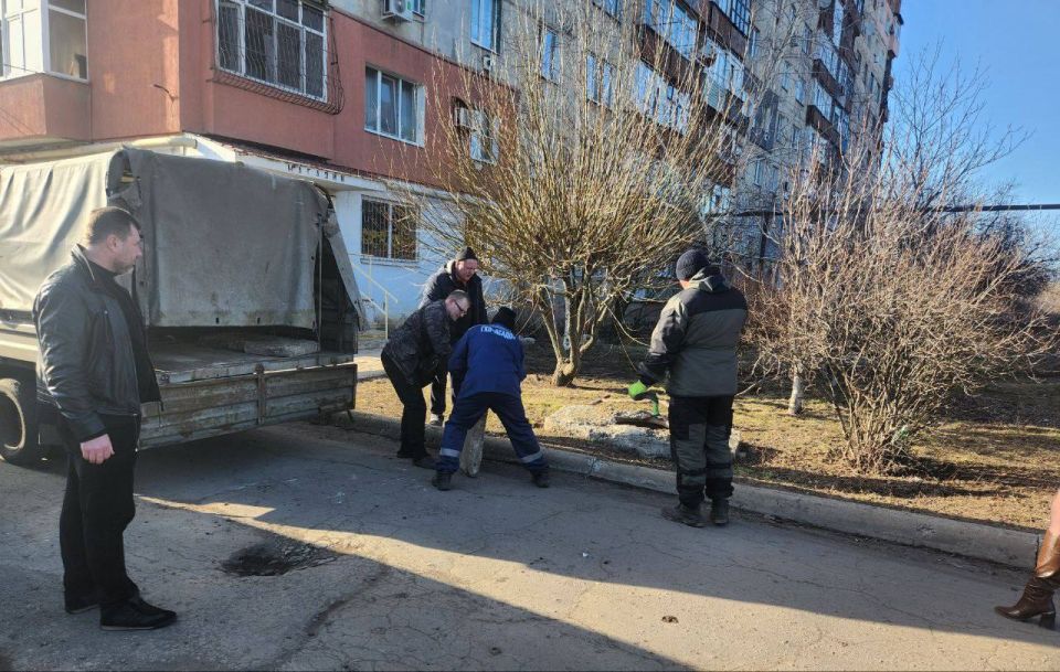 Самарцы продолжают работу на канализационных сетях Снежного Самарцы продолжают работу на канализационных сетях Снежного