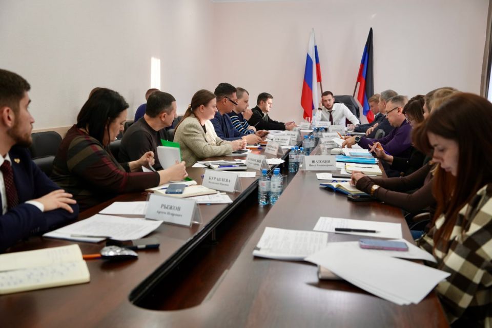 Михаил Желтяков: Принял участие в совещании под председательством заместителя Председателя Правительства Донецкой Народной Республики Кирилла Макарова о реализации плана работы в рамках отраслевых рабочих групп Содружества...