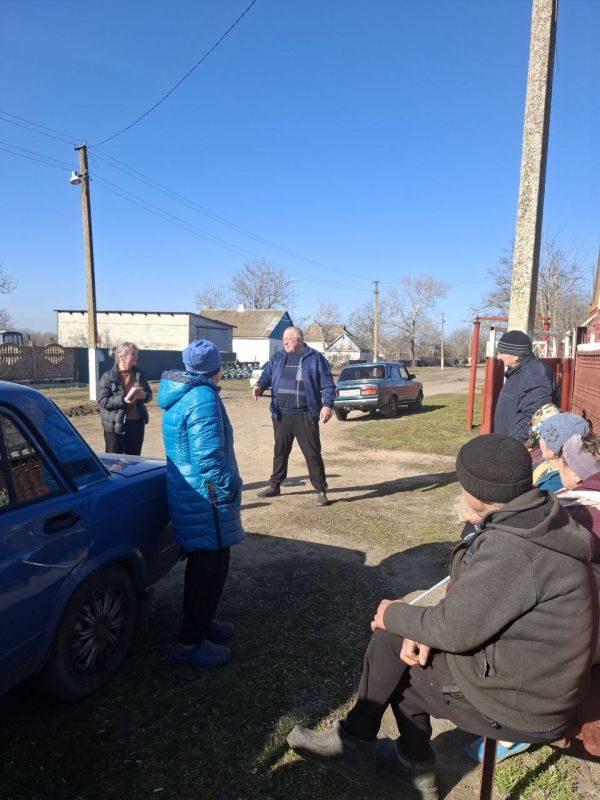 Сегодня начальник Коньковского территориального отдела провела встречу с населением в селе Калинино Сегодня начальник Коньковского территориального отдела провела встречу с населением в селе Калинино