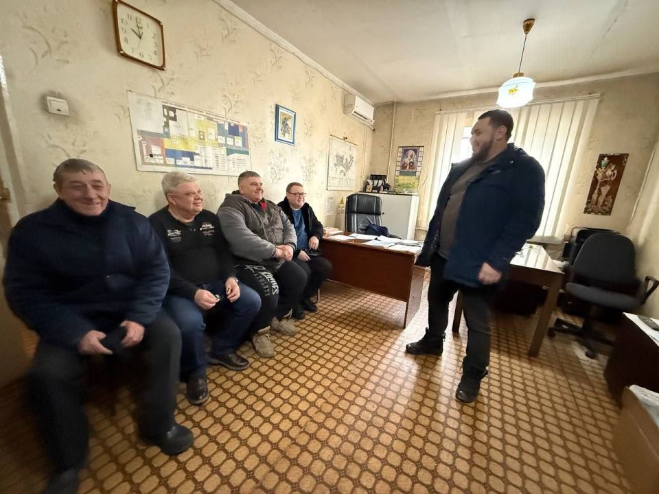 11 марта 2026 года депутаты Ясиноватского муниципального совета - Наталья Филиппова, Ольга Безуглая, Валерий Аксенов, Елена Алипа и Антон Никитин провели встречи с населением, обсудив вопросы ЖКХ, транспорта, дорог... 11 марта 2026 года депутаты Ясиноватского муниципального совета - Наталья Филиппова, Ольга Безуглая, Валерий Аксенов, Елена Алипа и Антон Никитин провели встречи с населением, обсудив вопросы ЖКХ, транспорта, дорог...