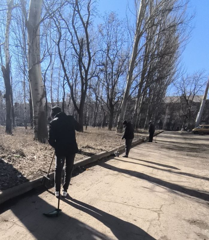 Роман Конев: В Калининском районе проходят субботники в рамках проекта «Городская среда», инициированного партией «Единая Россия» Роман Конев: В Калининском районе проходят субботники в рамках проекта «Городская среда», инициированного партией «Единая Россия»