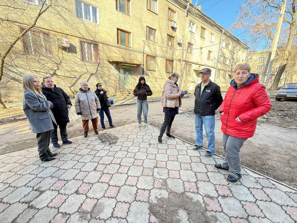 Иван Адамец: Первый заместитель руководителя управы Куйбышевского района Алина Волкова провела встречу с жильцами многоквартирного дома №21 по улице Валерия Арсенова Иван Адамец: Первый заместитель руководителя управы Куйбышевского района Алина Волкова провела встречу с жильцами многоквартирного дома №21 по улице Валерия Арсенова