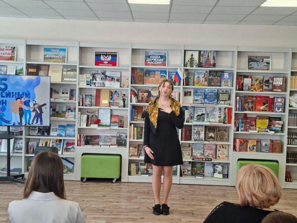 Сегодня, 11 марта, ученицы ГБОУ «Мироновская школа №10» Сочинская Анастасия (10кл.), Лесняк Полина (8кл.) и Павлова Вероника (7кл.) приняли участие в муниципальном этапе Всероссийского конкурса юных чтецов «Живая классика» в... Сегодня, 11 марта, ученицы ГБОУ «Мироновская школа №10» Сочинская Анастасия (10кл.), Лесняк Полина (8кл.) и Павлова Вероника (7кл.) приняли участие в муниципальном этапе Всероссийского конкурса юных чтецов «Живая классика» в...