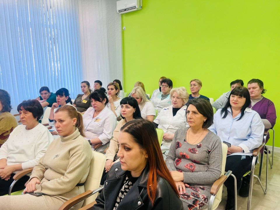 Руководитель Управы Центрально-Городского внутригородского района Алексей Еськов провел встречу с трудовым коллективом ГБУ ДНР «Городской родильный дом г. Макеевки» Руководитель Управы Центрально-Городского внутригородского района Алексей Еськов провел встречу с трудовым коллективом ГБУ ДНР «Городской родильный дом г. Макеевки»