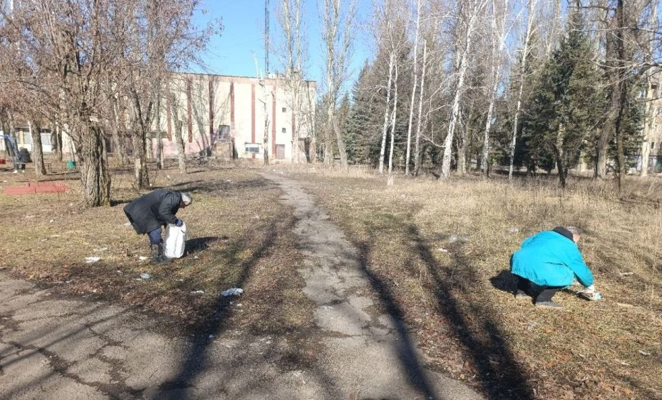 Роман Конев: В Калининском районе проходят субботники в рамках проекта «Городская среда», инициированного партией «Единая Россия» Роман Конев: В Калининском районе проходят субботники в рамках проекта «Городская среда», инициированного партией «Единая Россия»