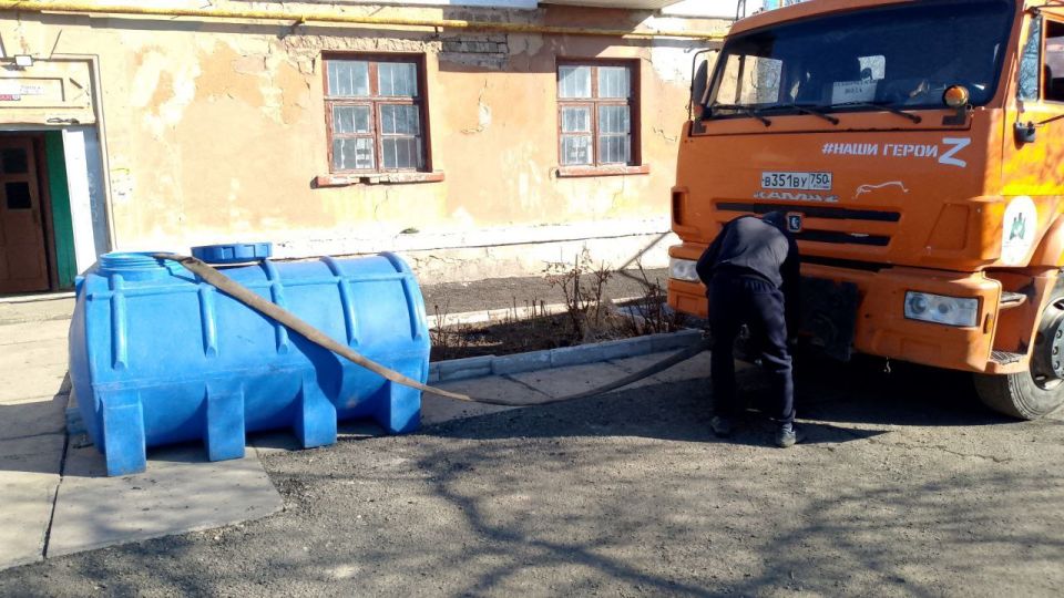 Сегодня, 11 марта, в Кировском внутригородском районе, согласно поступившим заявкам, был организован подвоз воды для жителей домов, в которые в установленный графиком день не поступила вода Сегодня, 11 марта, в Кировском внутригородском районе, согласно поступившим заявкам, был организован подвоз воды для жителей домов, в которые в установленный графиком день не поступила вода