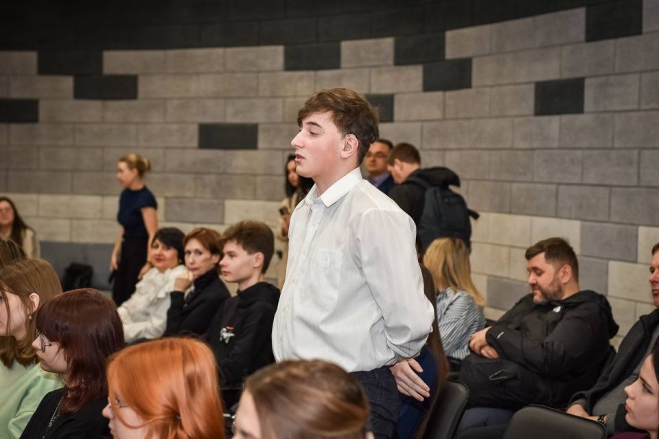 В молодежном центре «30/09» состоялась встреча общественного деятеля и скрипача Петра Лундстрема с представителями студенческого сообщества В молодежном центре «30/09» состоялась встреча общественного деятеля и скрипача Петра Лундстрема с представителями студенческого сообщества