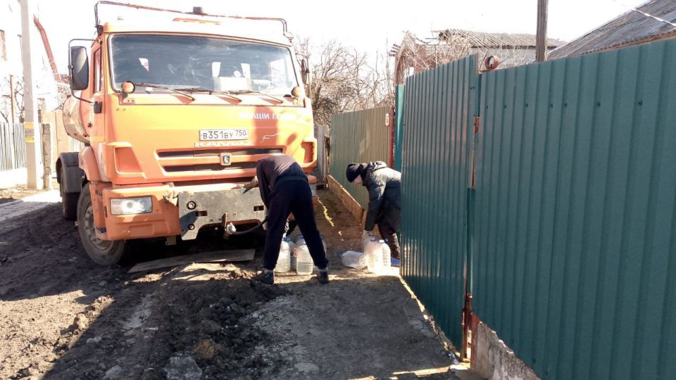 Сегодня, 11 марта, в Кировском внутригородском районе, согласно поступившим заявкам, был организован подвоз воды для жителей домов, в которые в установленный графиком день не поступила вода Сегодня, 11 марта, в Кировском внутригородском районе, согласно поступившим заявкам, был организован подвоз воды для жителей домов, в которые в установленный графиком день не поступила вода